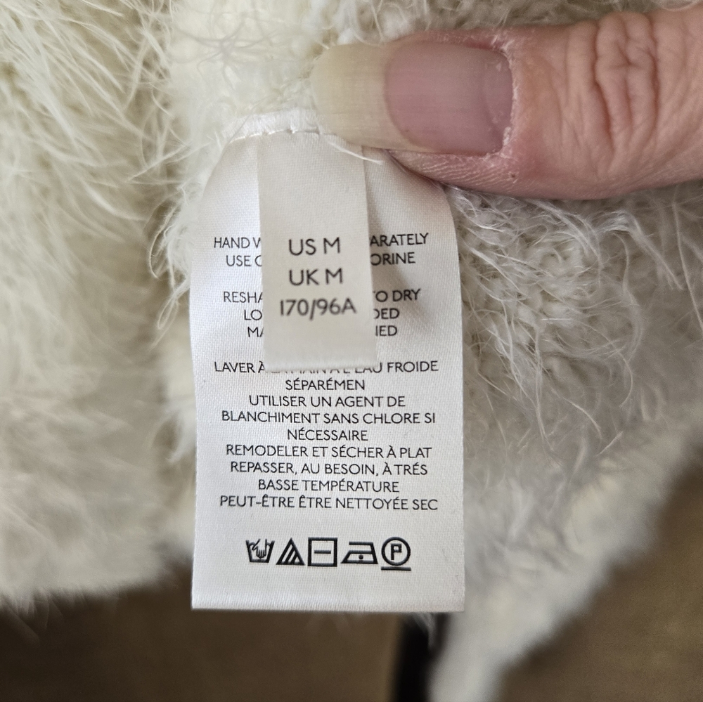 Free People Women's Cozy White Fuzzy Soft V-Neck Sweater NWOT Medium - Picture 7 of 10